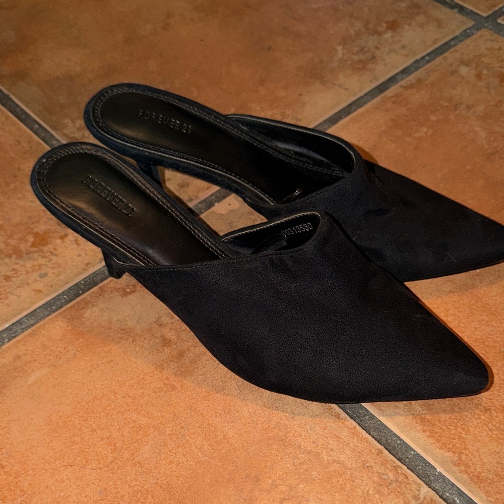 Forever 21 Black Slide-On Heels – Size 8 – Chic & Comfy